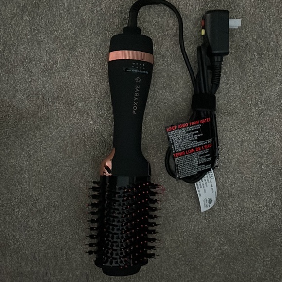Foxybae blowout dryer and brush - Picture 3 of 6